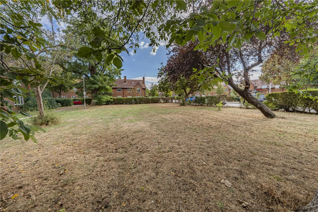 Dover House Road, London, photo 12