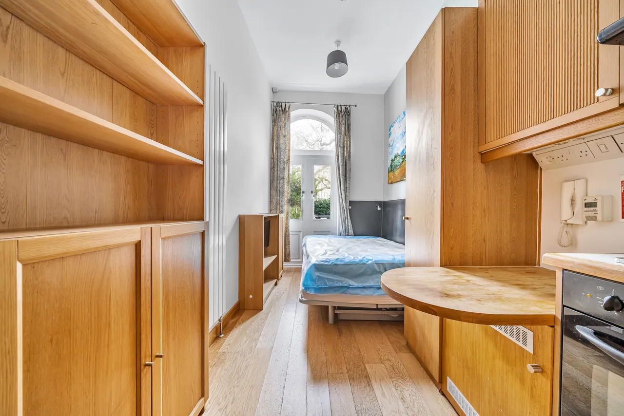 Flat 9, 30-31 Cartwright Gardens, London, photo 6