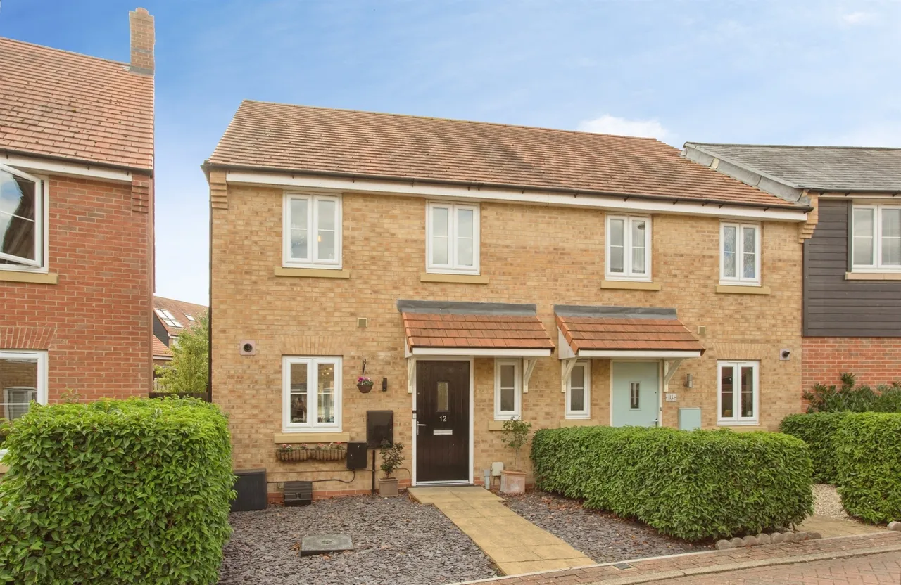 3 bed house for sale — Cromwell Crescent, Papworth Everard, Cambridge