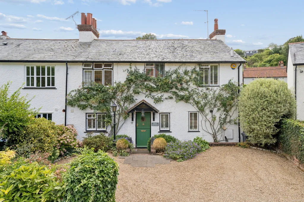 3 bed house for sale — Kings Lane, Cookham Dean SL6 9AY