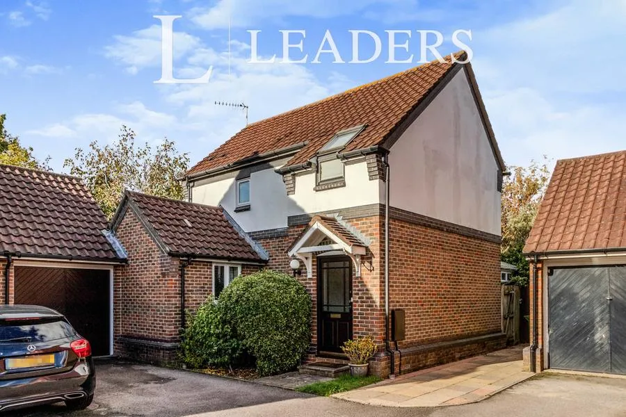 3 bed property to rent, Kaye Don Way, Weybridge, KT13