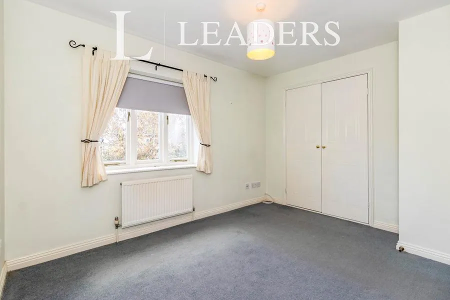 Kaye Don Way, Weybridge, KT13, photo 5
