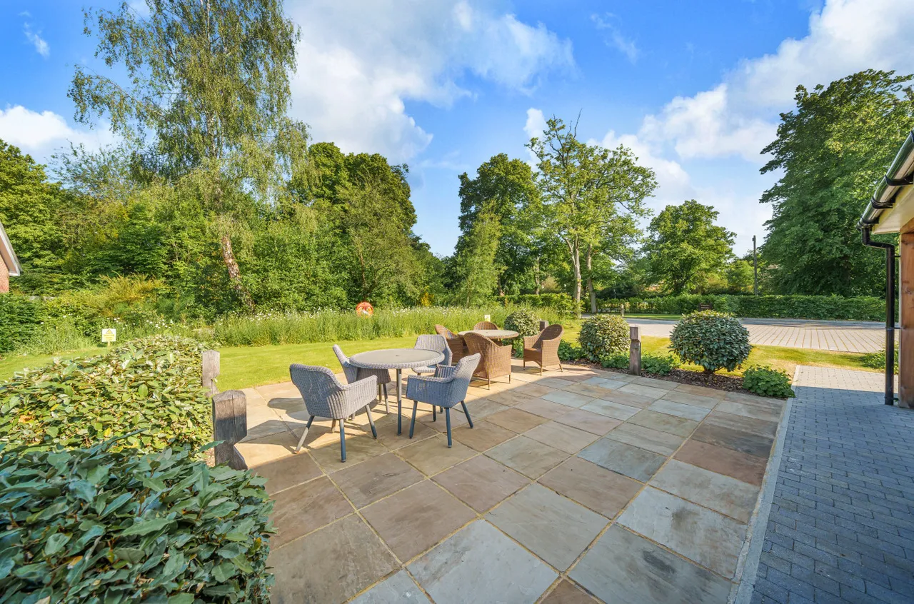 Flexlands Place, Chobham, GU24, photo 19