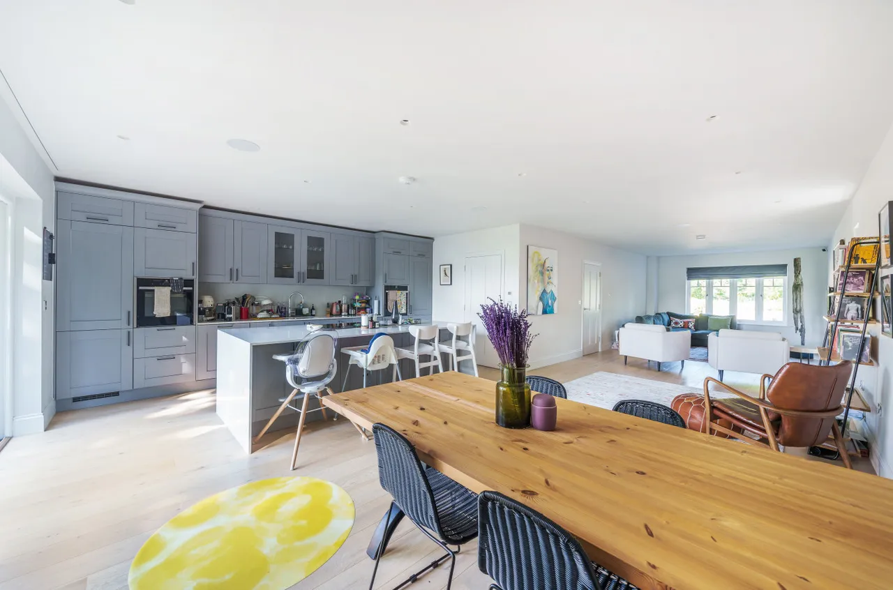 Flexlands Place, Chobham, GU24, photo 2