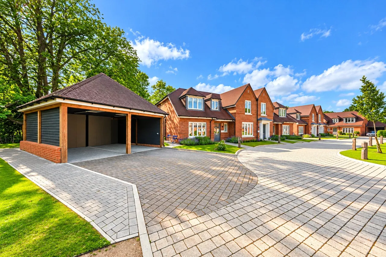 2 bed house for sale, Flexlands Place, Chobham, GU24