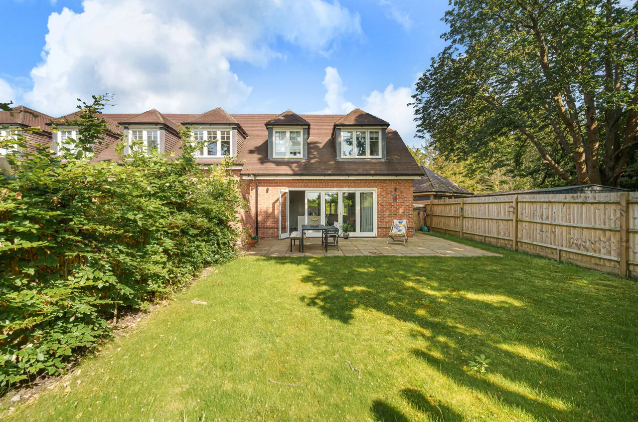 Flexlands Place, Chobham, GU24, photo 17