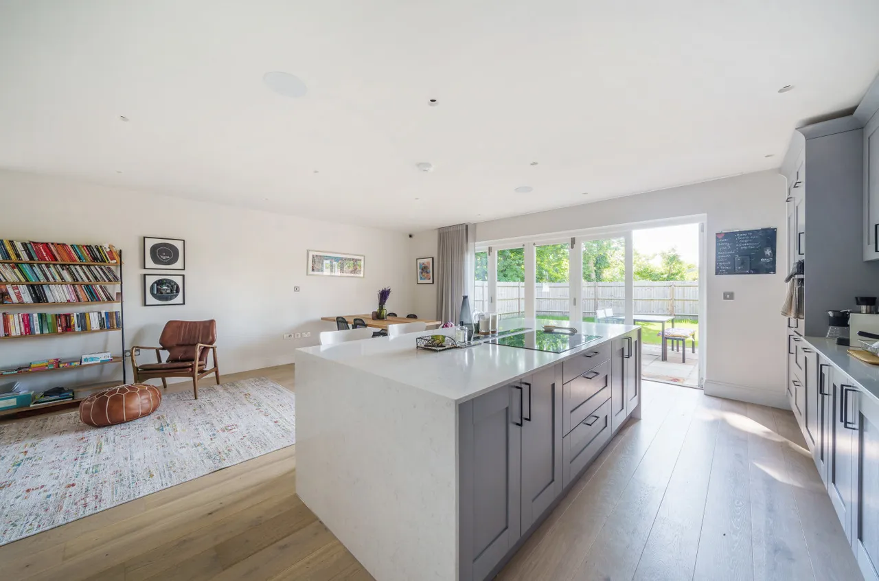 Flexlands Place, Chobham, GU24, photo 3