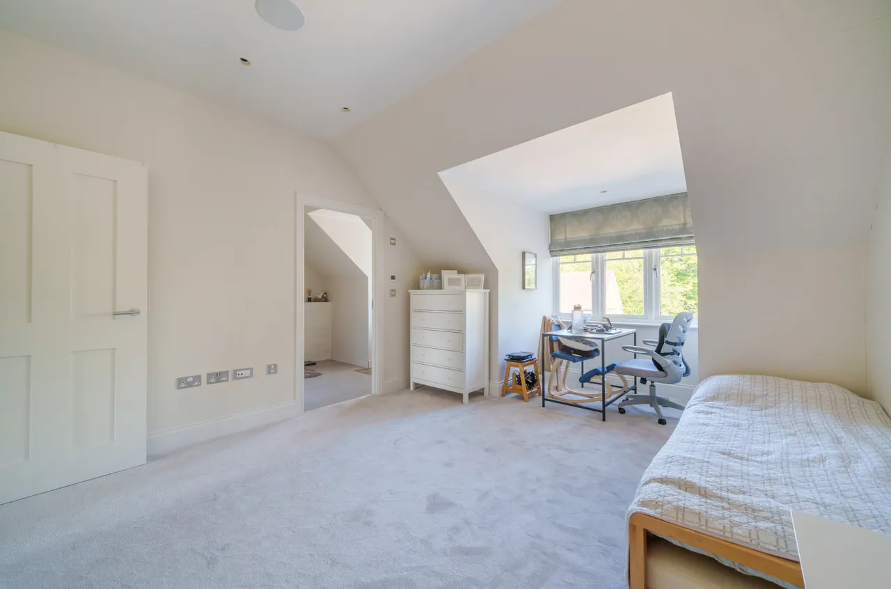 Flexlands Place, Chobham, GU24, photo 13