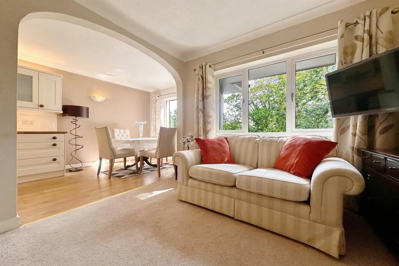 Woburn Court, Stockport, photo 9