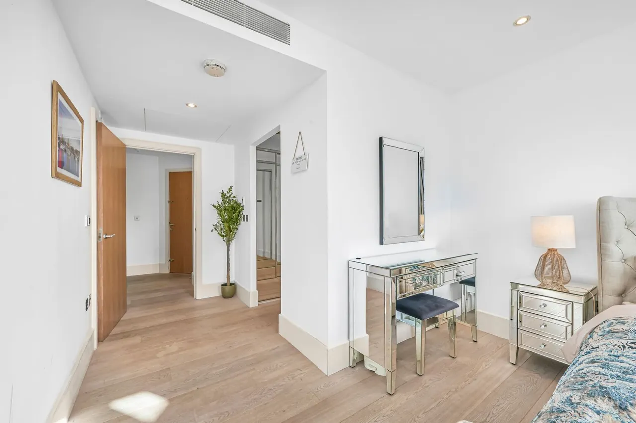 Juniper Drive, London, SW18, photo 13