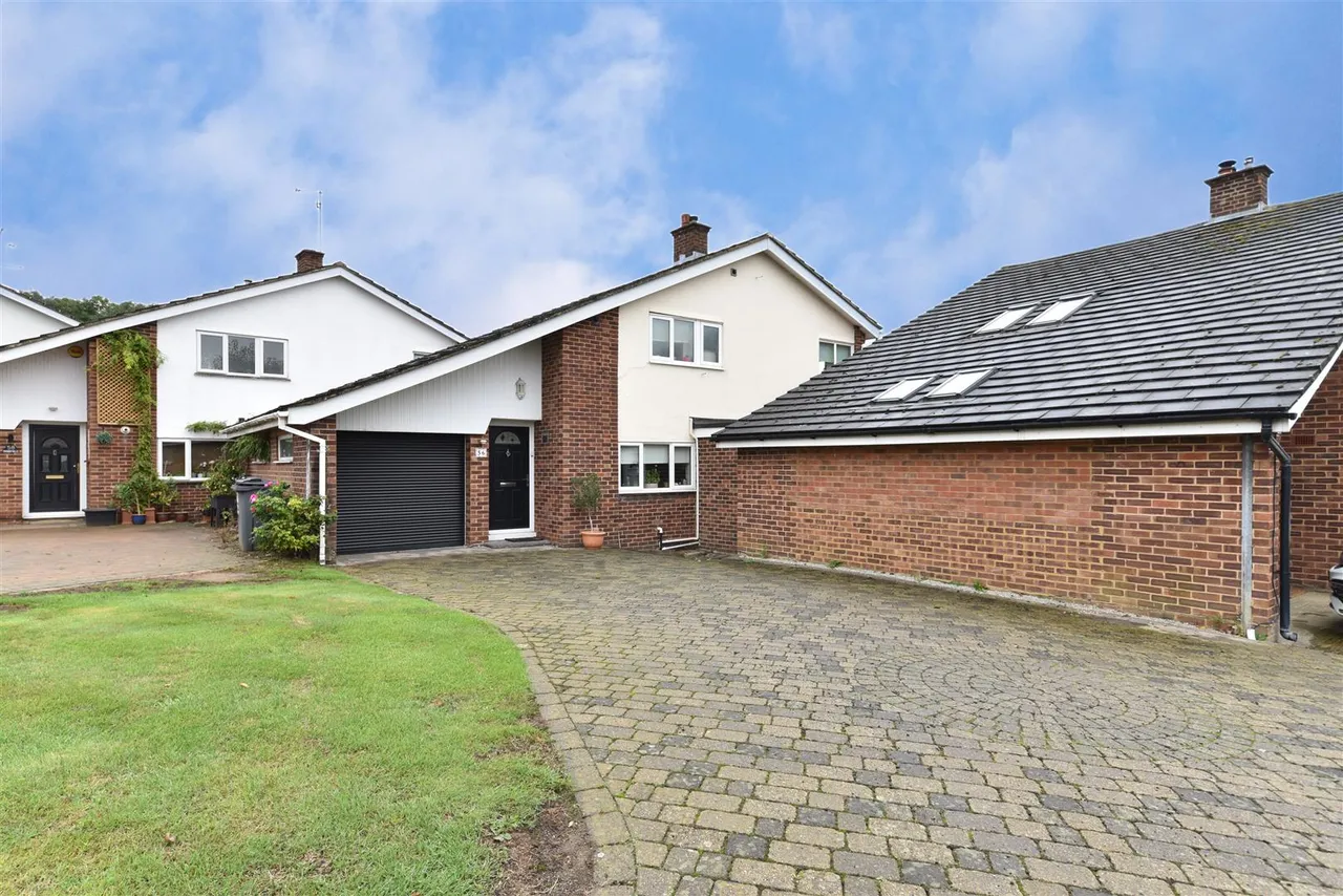 3 bed house for sale, Mandeville, Stevenage, SG2