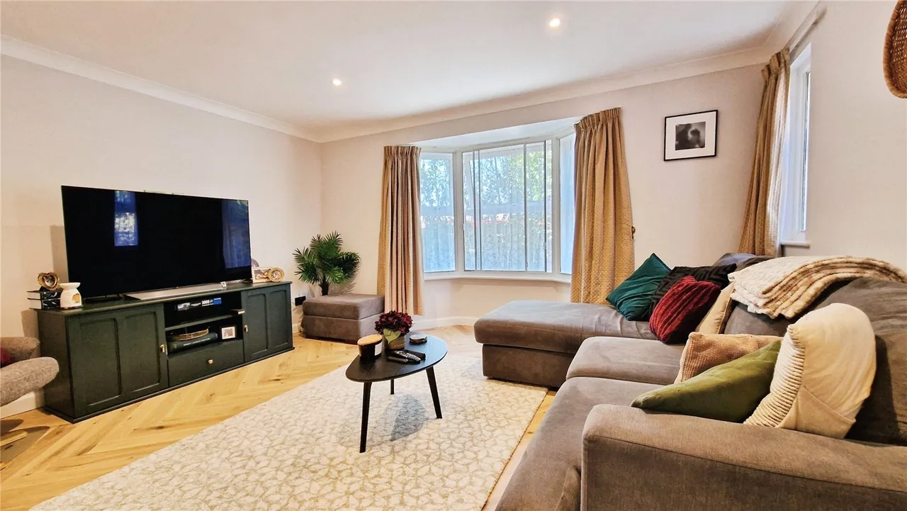 Dunford Place, Binfield, Bracknell, Berkshire, RG42 4UJ, photo 2