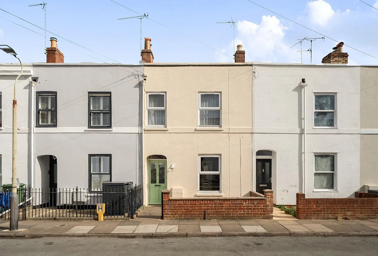 2 bed house for sale — Princes Road, Cheltenham, GL50 2TX