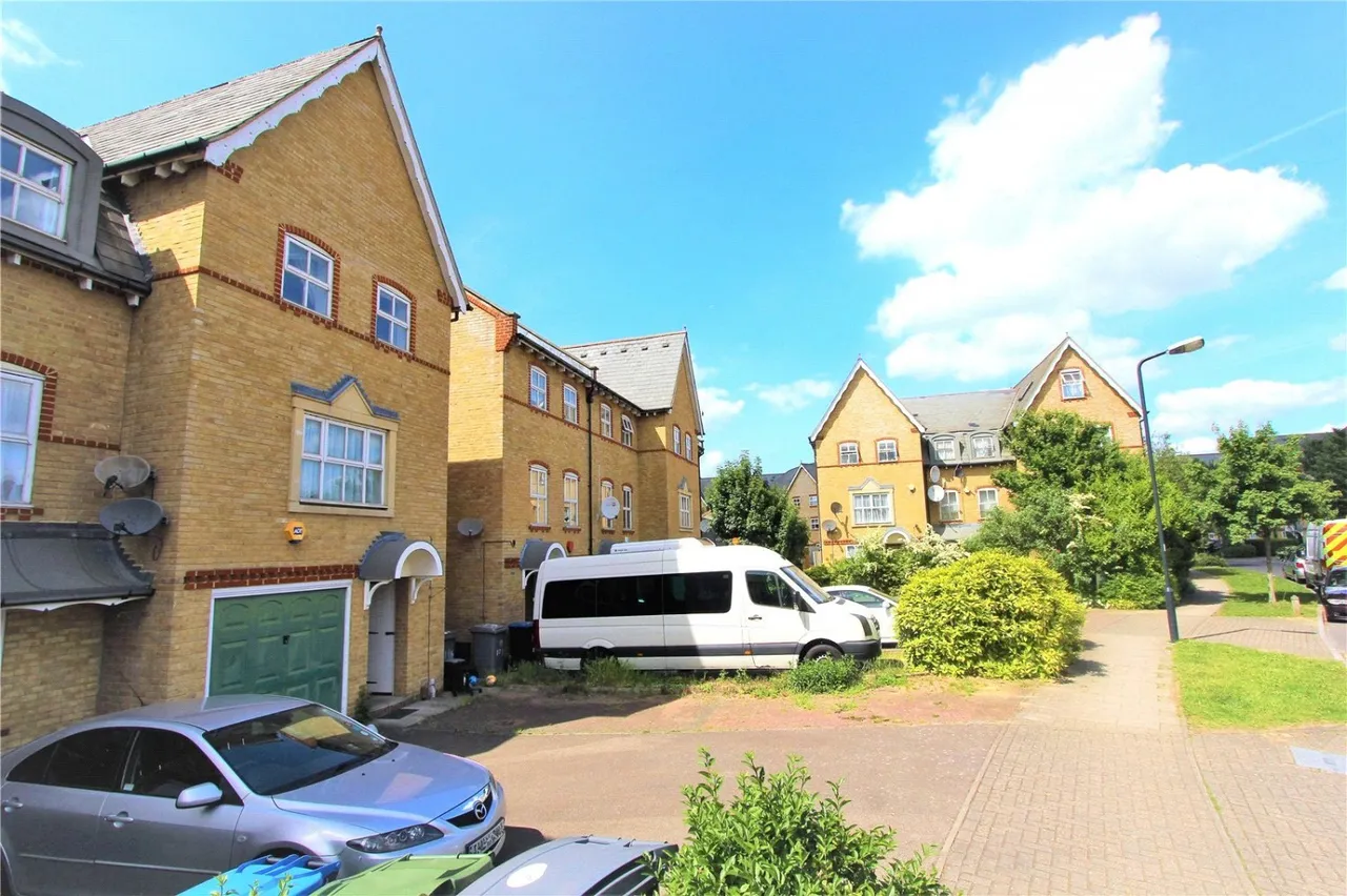 4 bed house for sale, Chamberlayne Avenue, Wembley, HA9