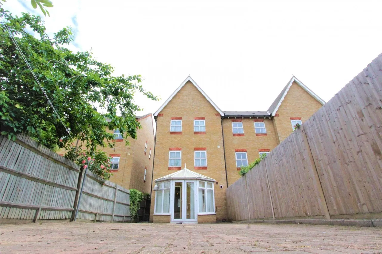 Chamberlayne Avenue, Wembley, HA9, photo 4