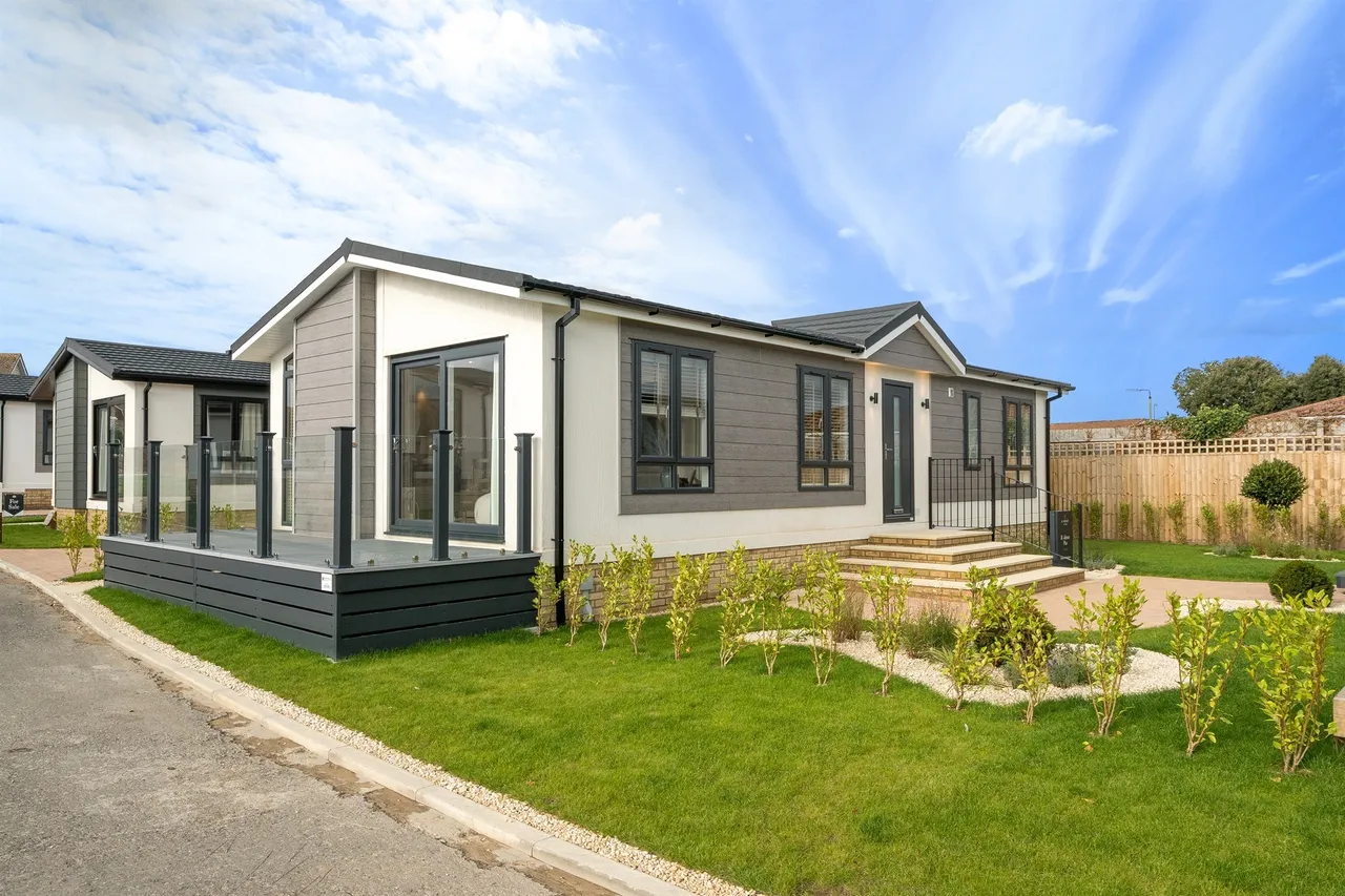 2 bed park home for sale — Wick Lane,, Christchurch,