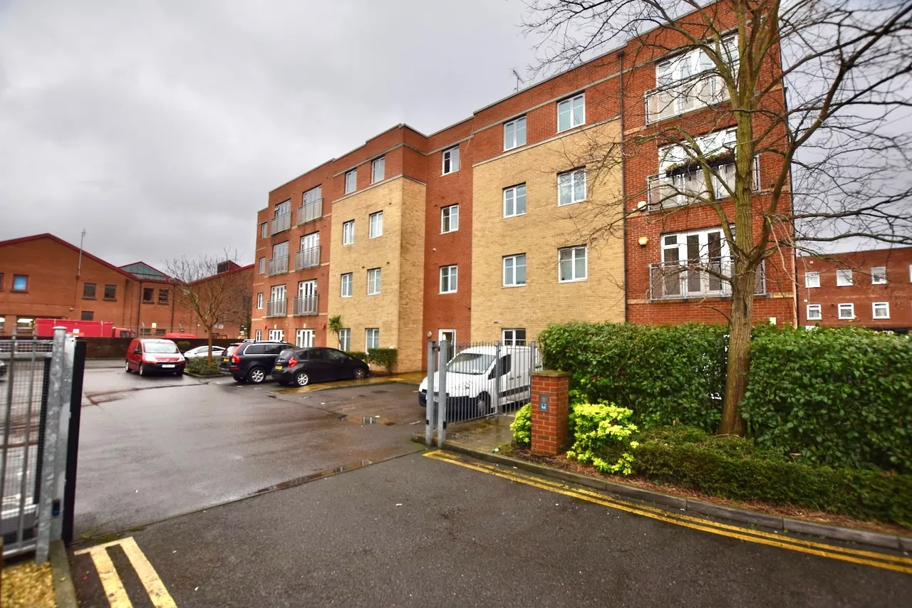 Wexham Road, Slough, SL1, photo 11