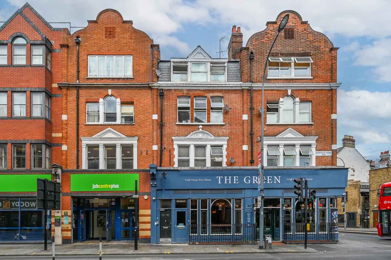 2 bed flat for sale — Flat 2a, 172-174 Uxbridge Road, London