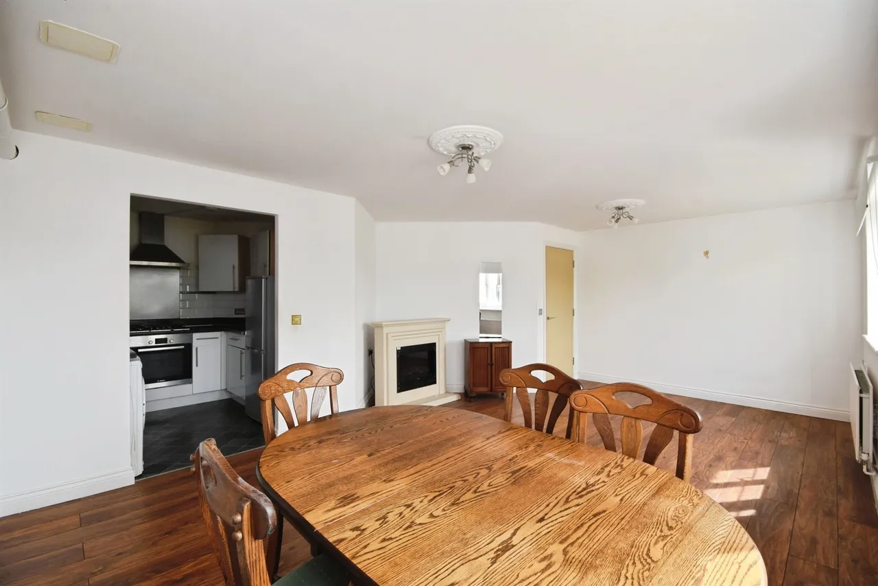 Gillian Crescent, Romford, RM2, photo 4
