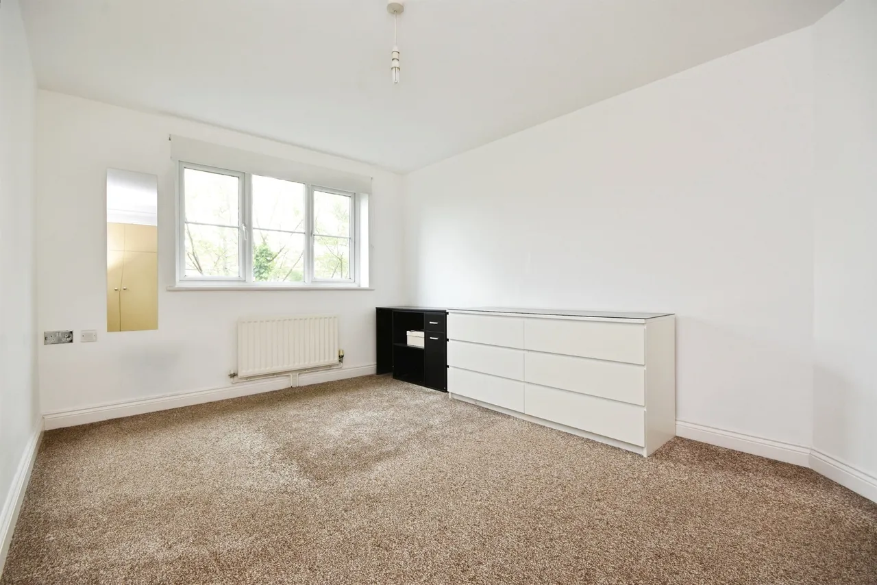 Gillian Crescent, Romford, RM2, photo 10