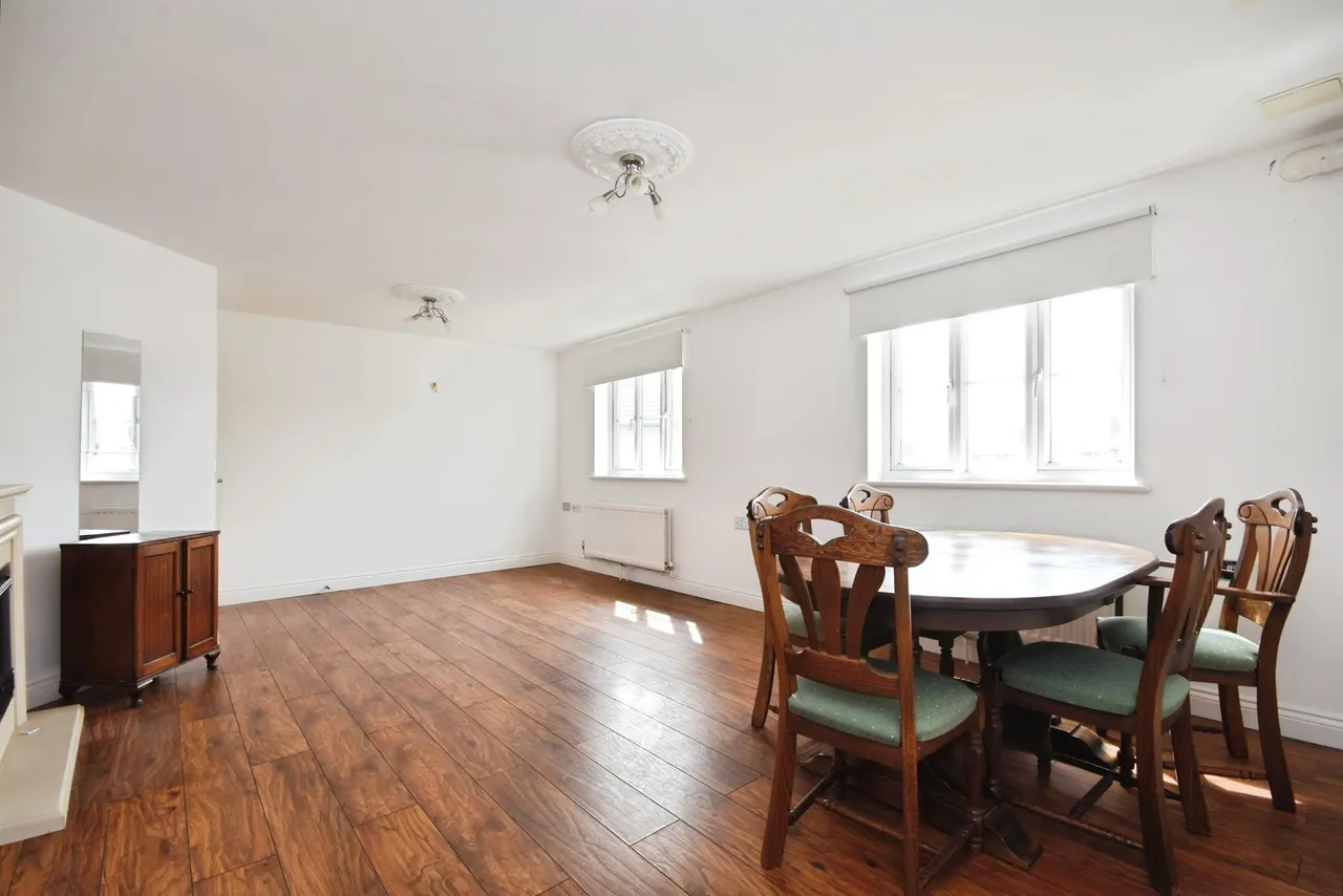 Gillian Crescent, Romford, RM2, photo 5