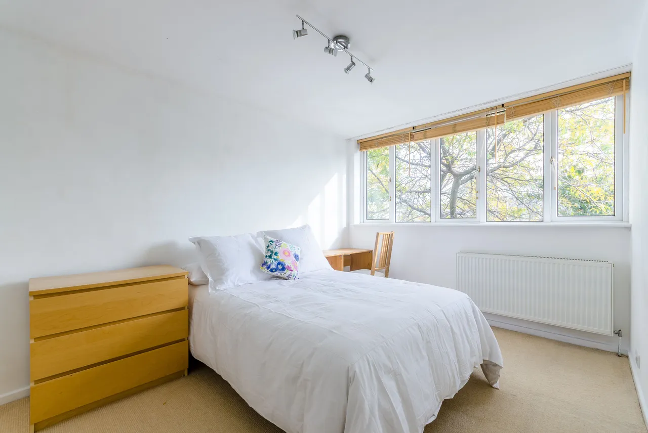 15 Meadow Road, London, photo 2