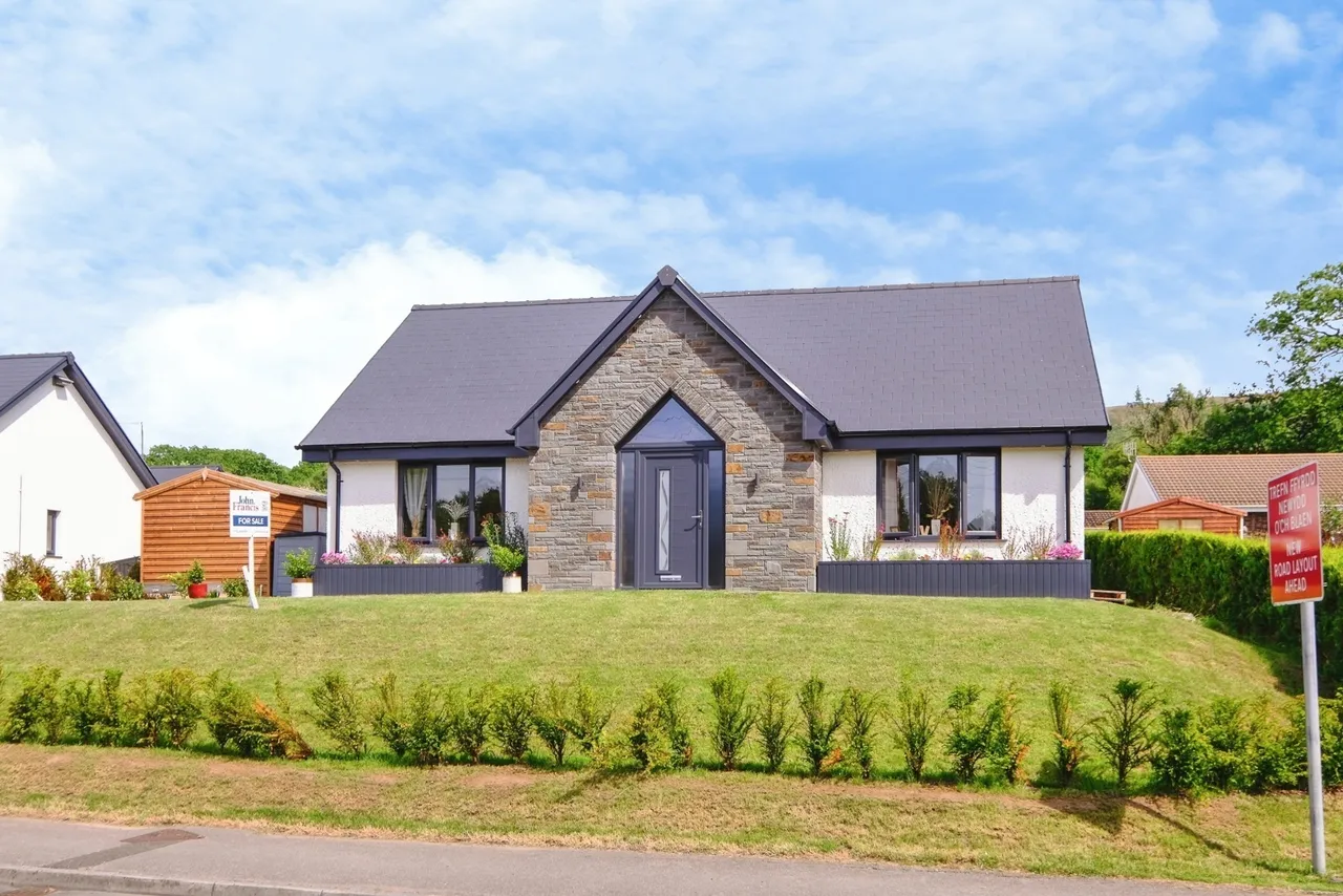 3 bed house for sale, Cwrt Cwmdulais, Seven Sisters, SA10