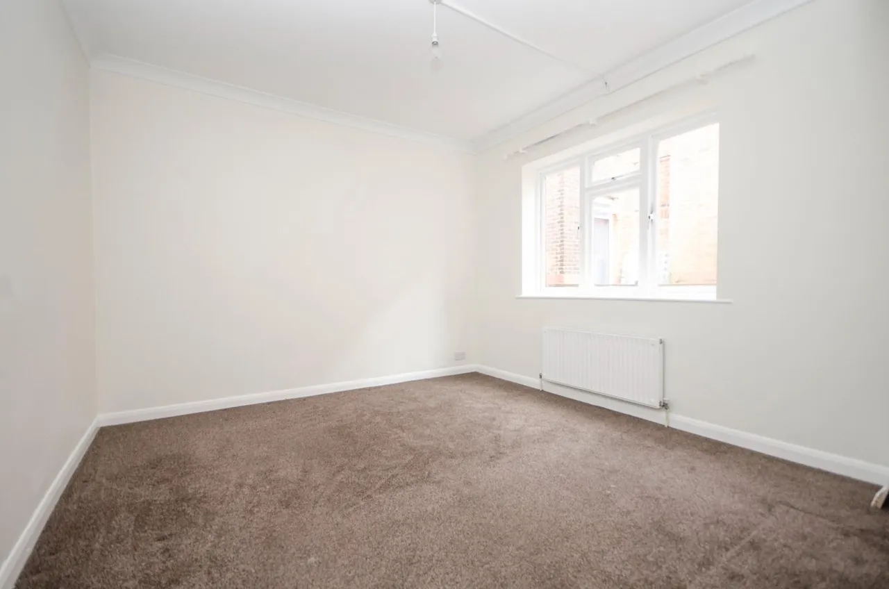 Bitterne Road West, Bitterne, Southampton, SO18 1AP, photo 6