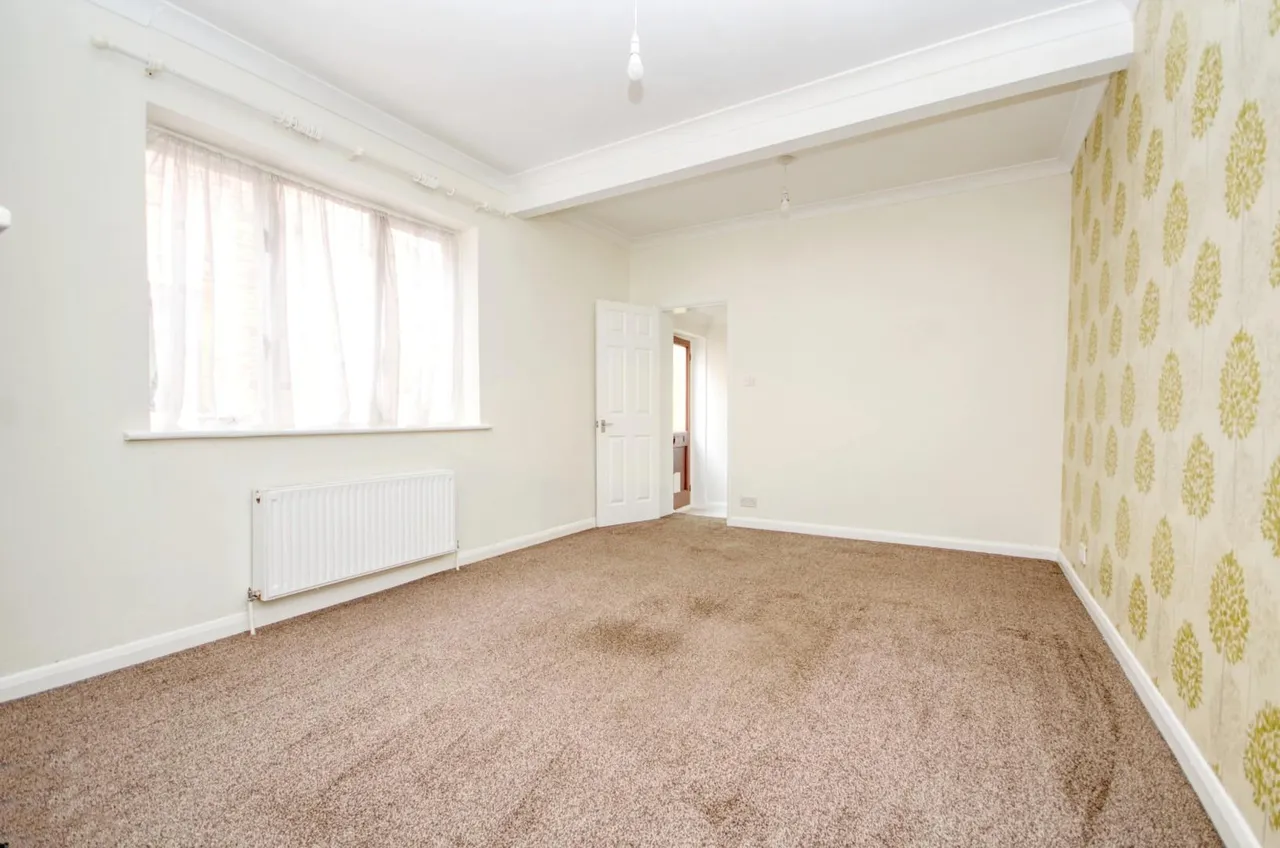 Bitterne Road West, Bitterne, Southampton, SO18 1AP, photo 4