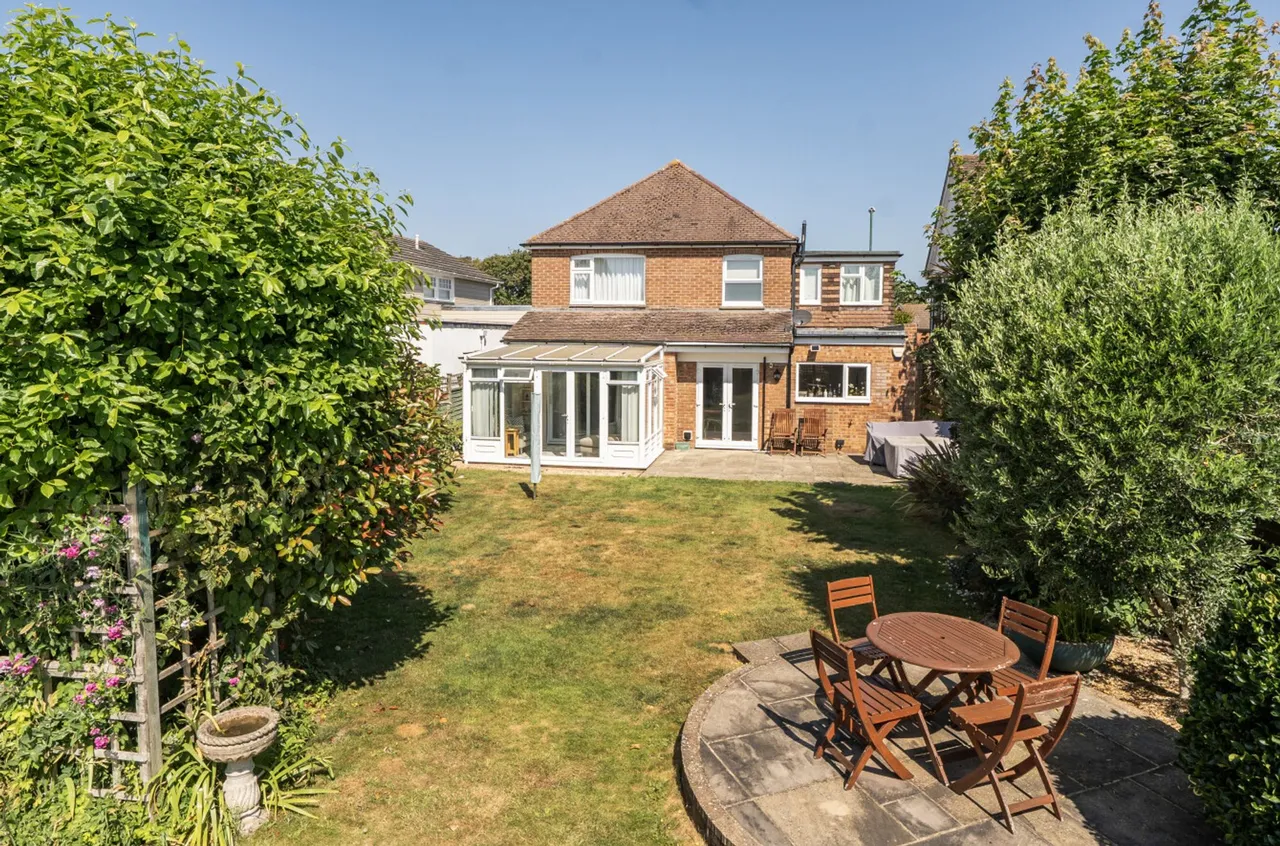 4 bed property for sale, Birdham Road, Chichester, PO19