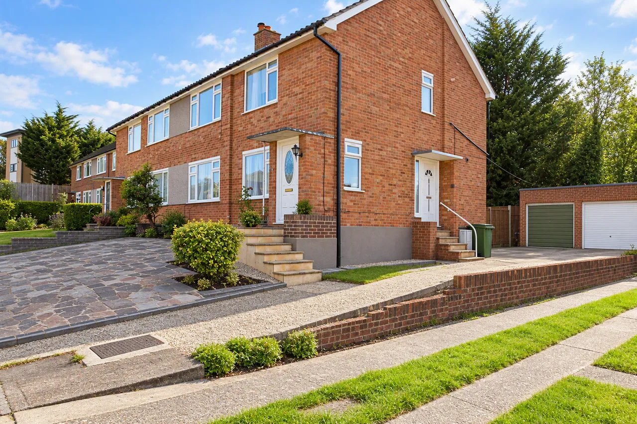 2 bed flat to rent, Model Farm, SE9