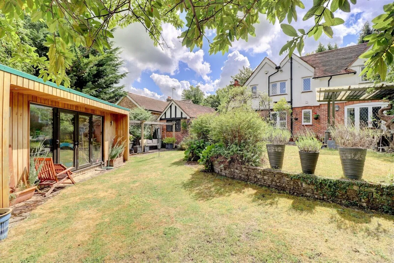 Amersham Road, High Wycombe, HP15, photo 4