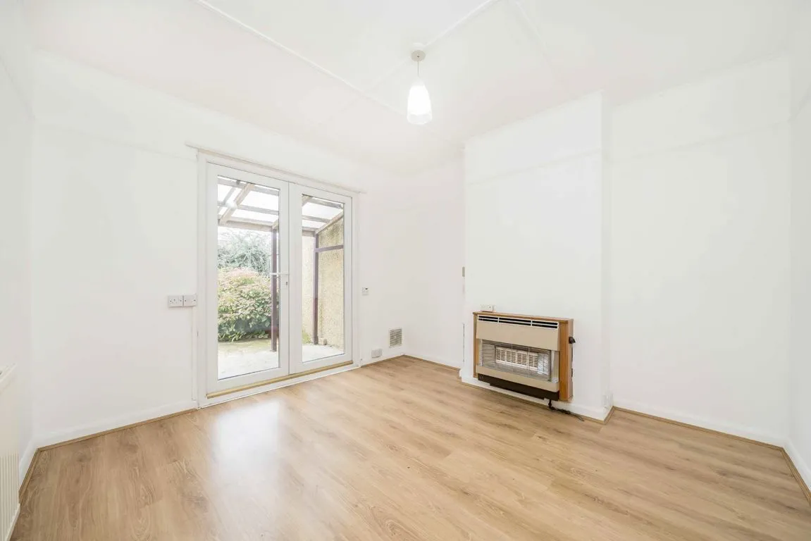 Glasbrook Avenue, TW2, photo 6