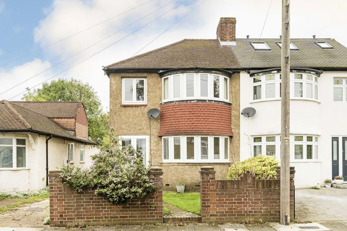 3 bed property to rent, Glasbrook Avenue, TW2