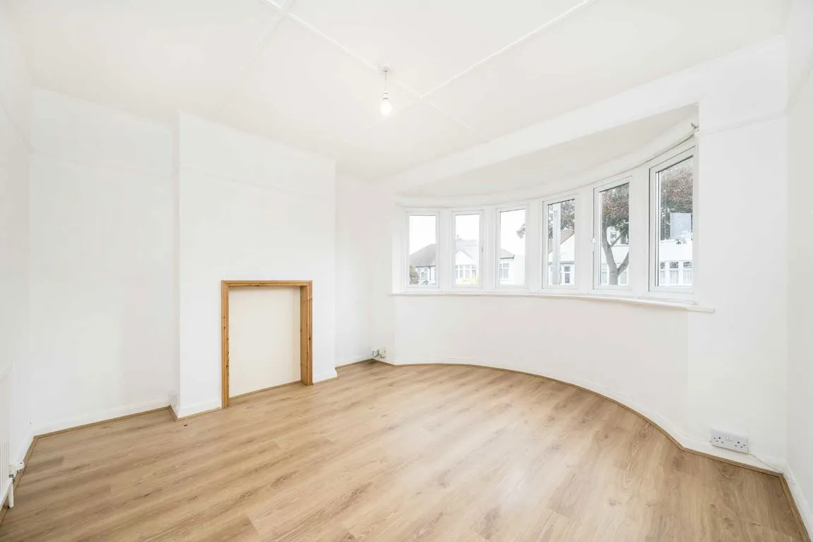 Glasbrook Avenue, TW2, photo 2