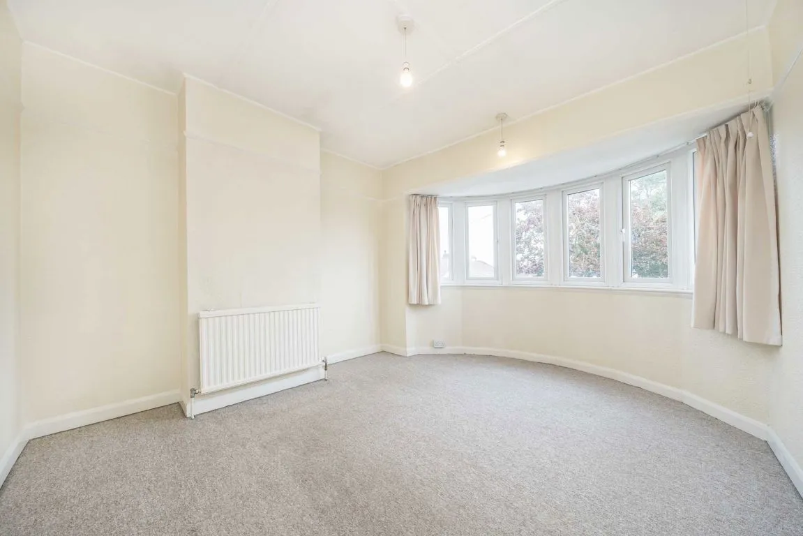 Glasbrook Avenue, TW2, photo 3