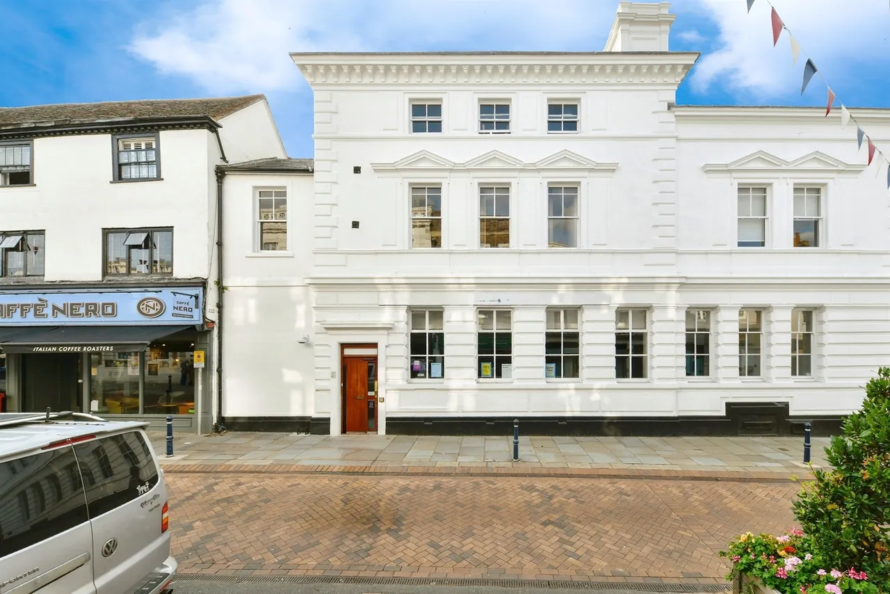 3 bed flat for sale — High Street, Hitchin
