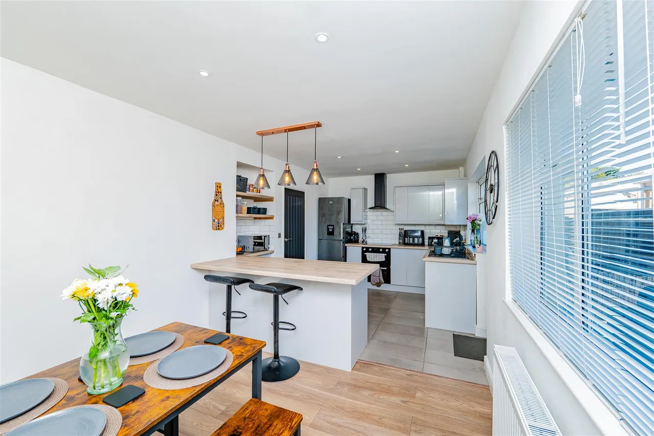 Collard Crescent, Barry, CF62 9AN, photo 2