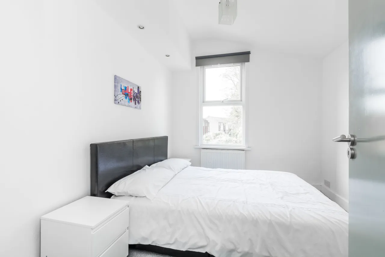 2 St Winefrides Avenue, London, photo 10