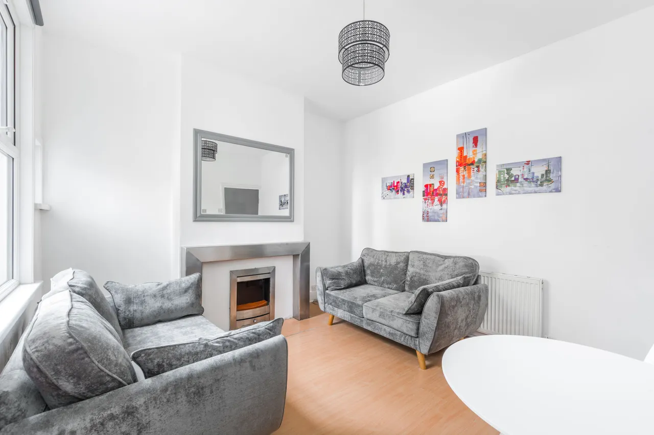 2 St Winefrides Avenue, London, photo 6