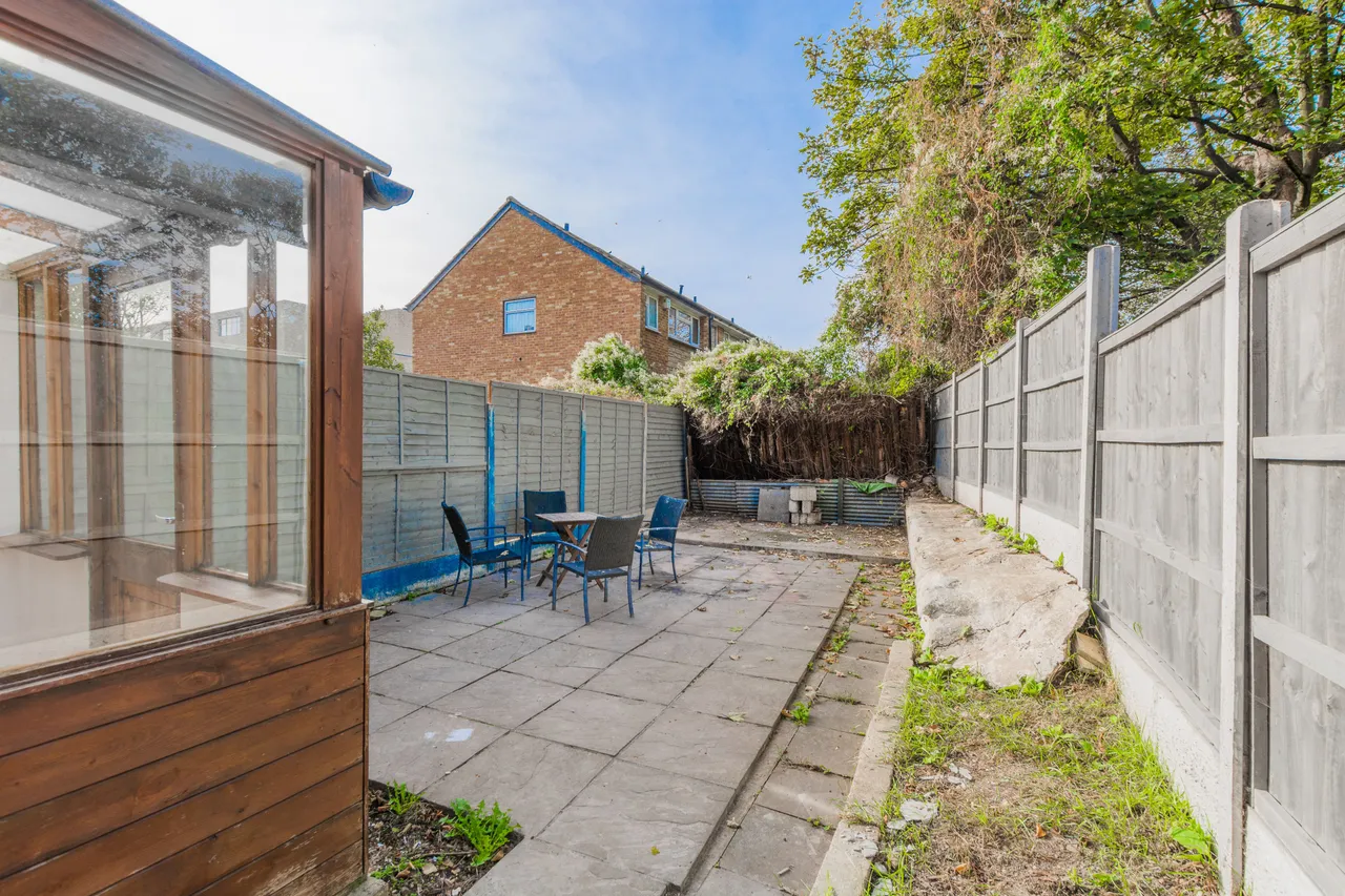 2 St Winefrides Avenue, London, photo 12