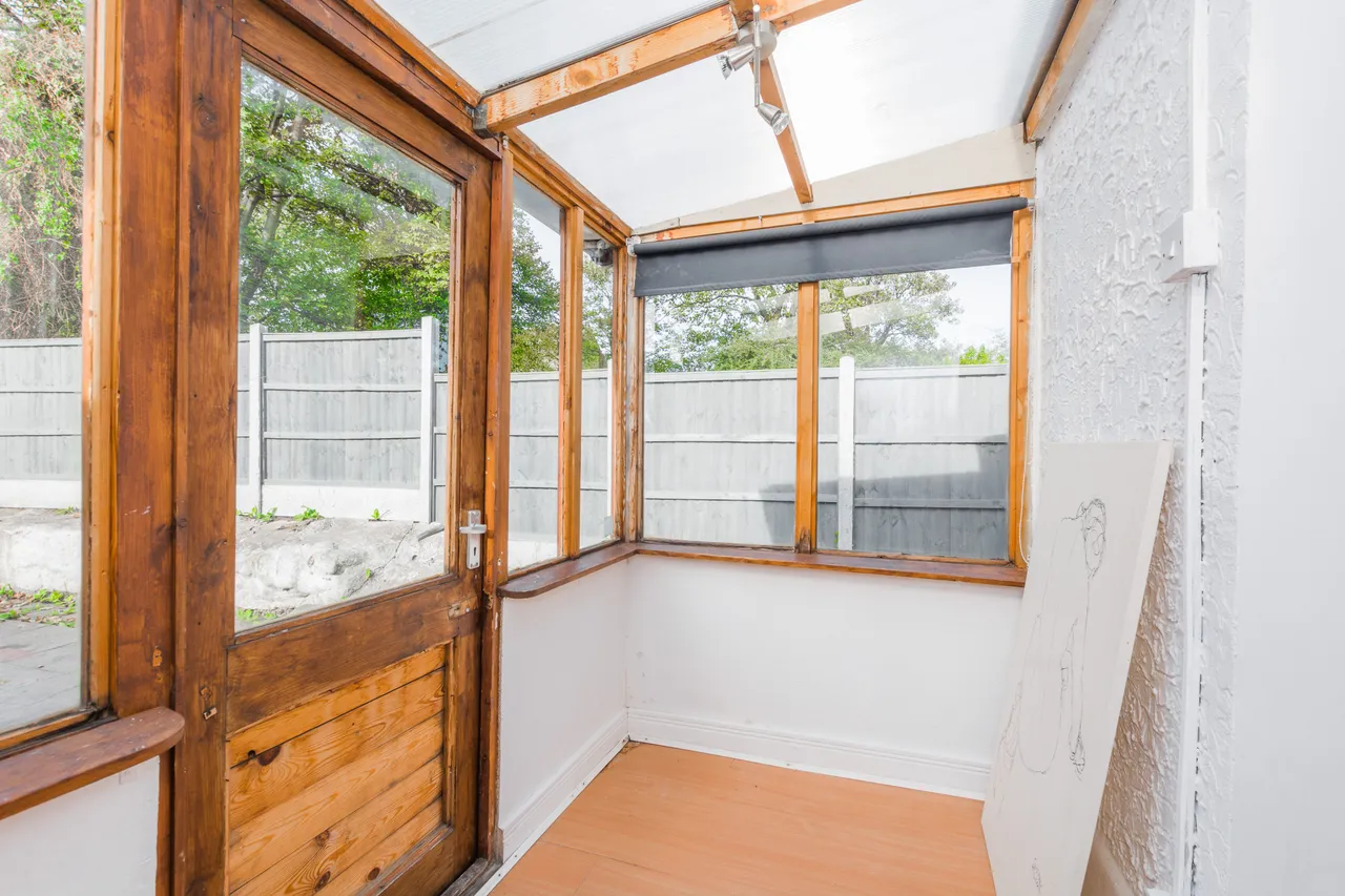 2 St Winefrides Avenue, London, photo 8