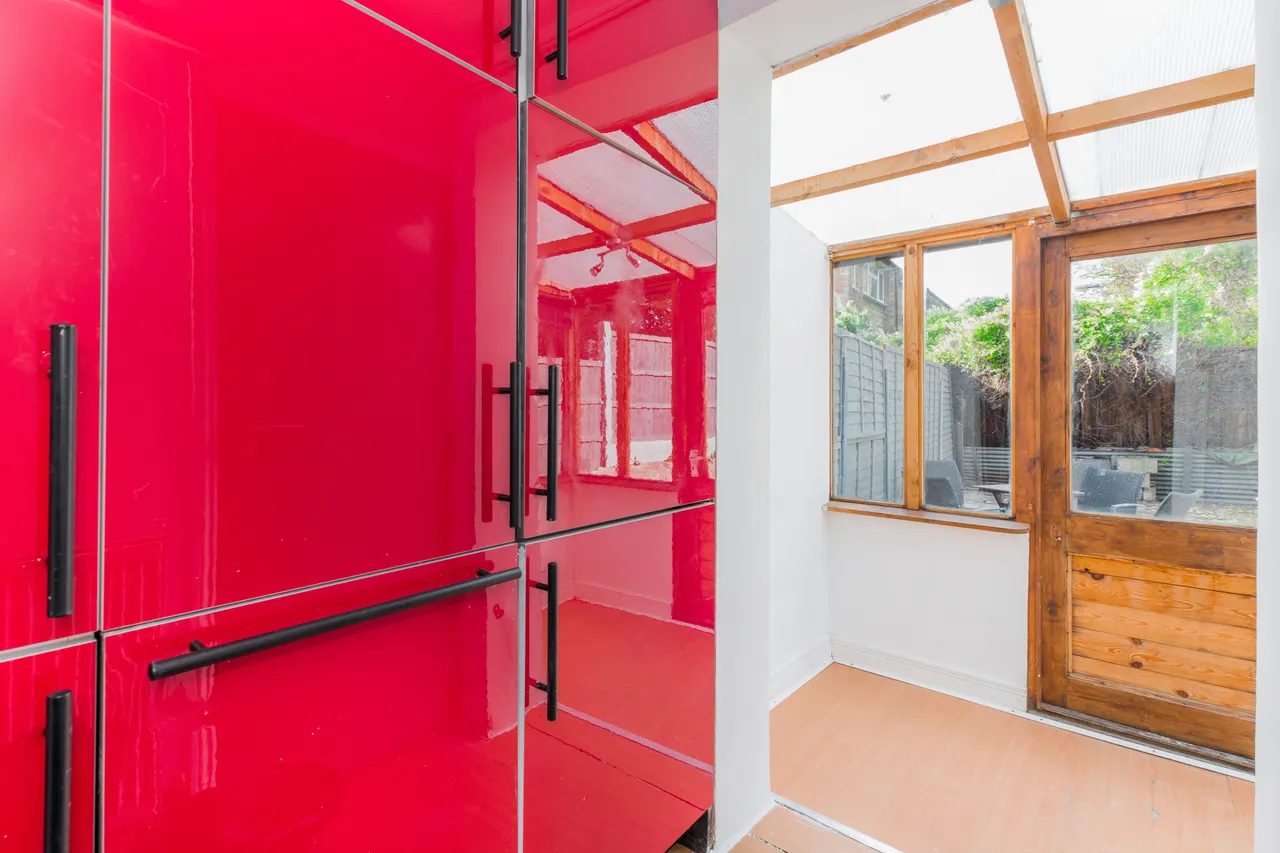 2 St Winefrides Avenue, London, photo 7