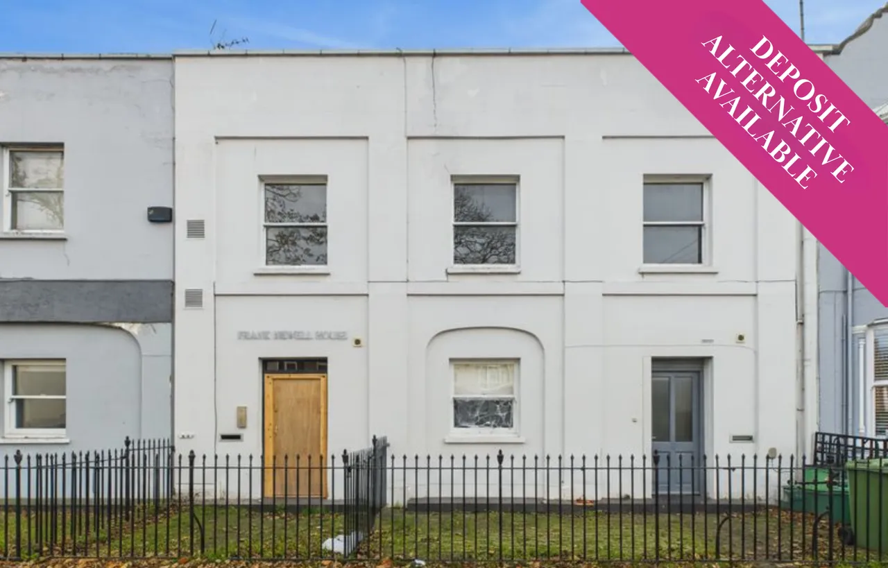 2 bed flat to rent — Flat 1, 37 Selkirk Street, Cheltenham, GL52 2HJ