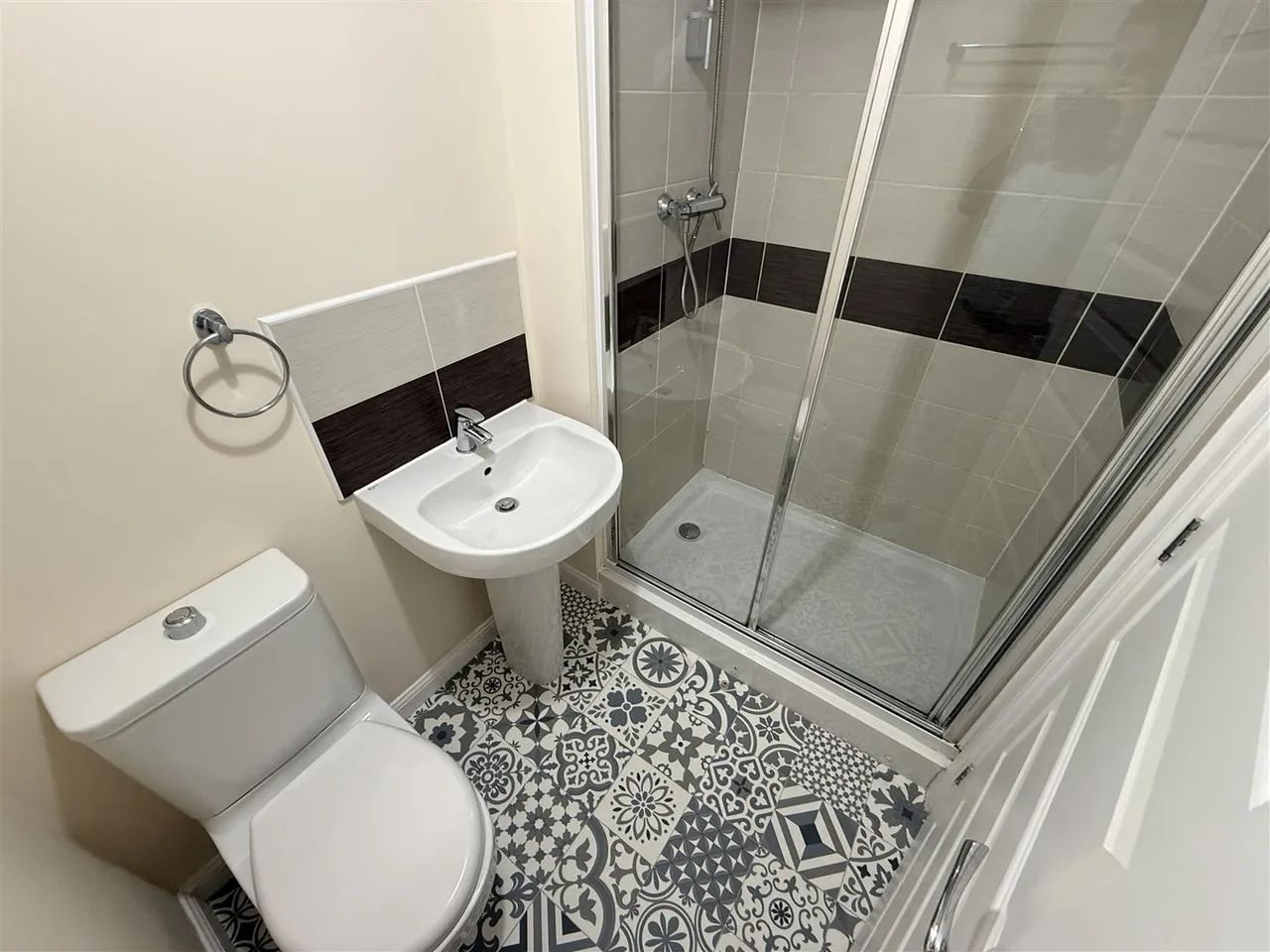 Glasgow Close, Church Gresley, DE11, photo 11