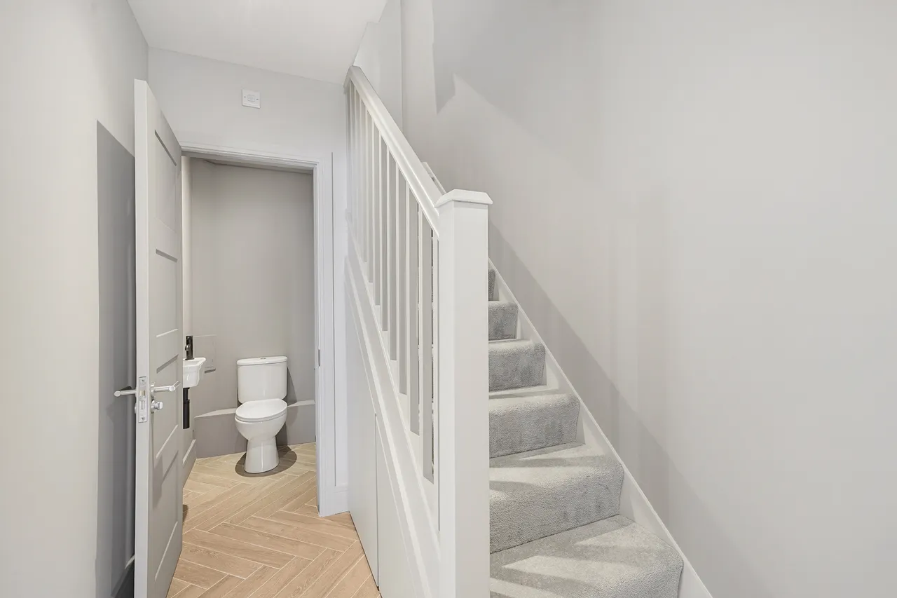 Graham Avenue, London, W13, photo 15