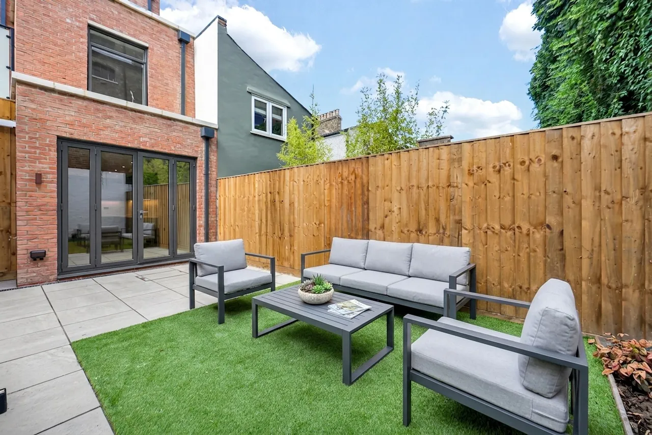 3 bed house for sale, Morris Road, London, E14