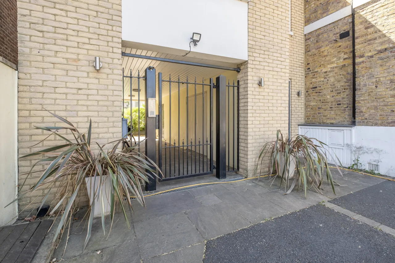 Winchester Walk, London, SW15, photo 11