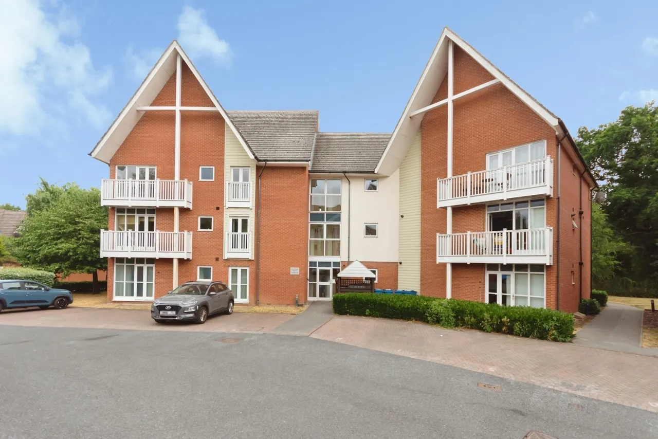 2 bed flat for sale — Woodshires Road, Solihull, West Midlands, B92