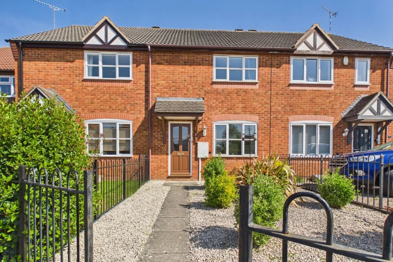 2 bed house for sale — Montgomery Road, Whitnash, Leamington Spa